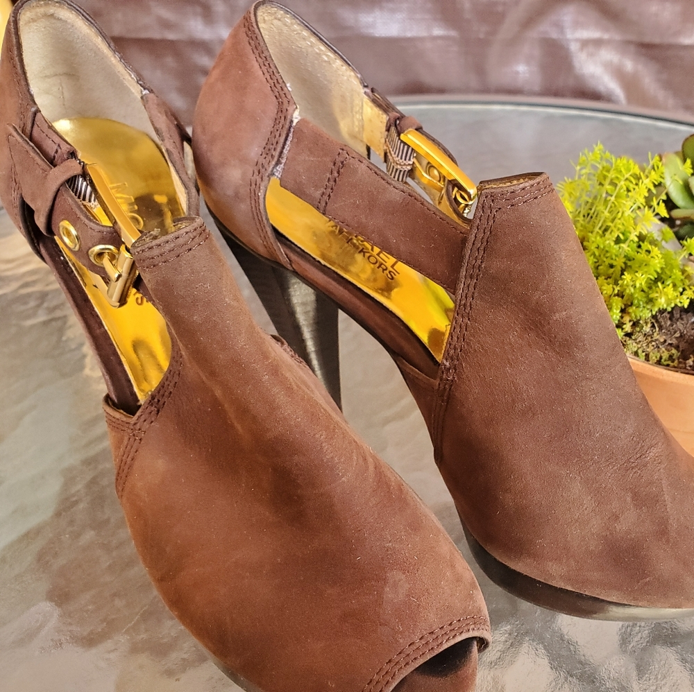 Michael Kors Shoes Size 5.5